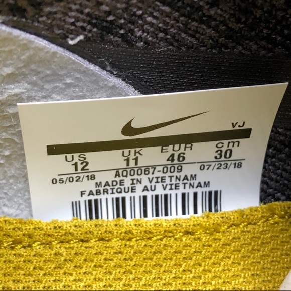 Nike Epic React Flyknit Men's Running Shoe - Picture 8 of 8